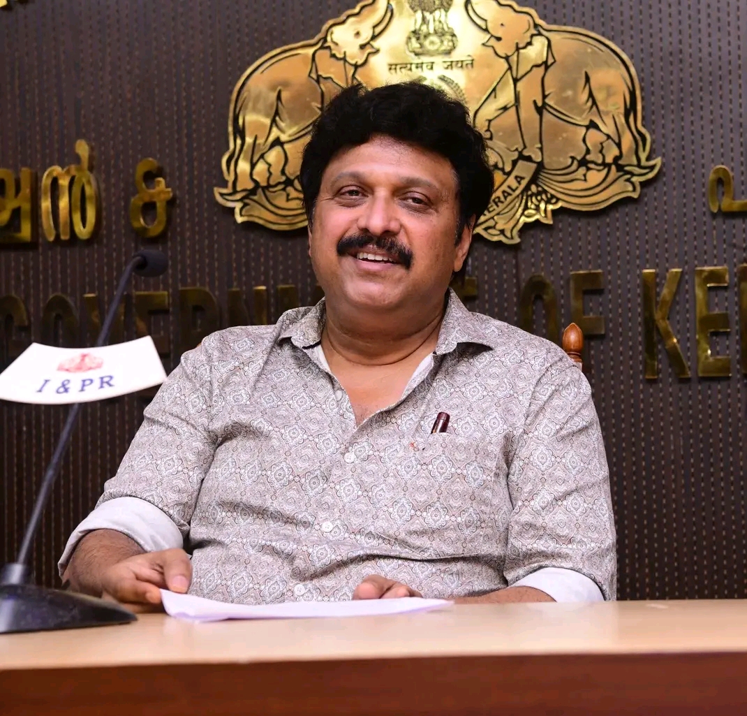 സോളാർ കേസ് നടപടികള്‍ നിർത്തി വെയ്ക്കണമെന്ന് ആവശ്യപ്പെട്ട്   കെ.ബി ഗണേഷ് കുമാർ സമർപ്പിച്ച ഹർജി തള്ളി