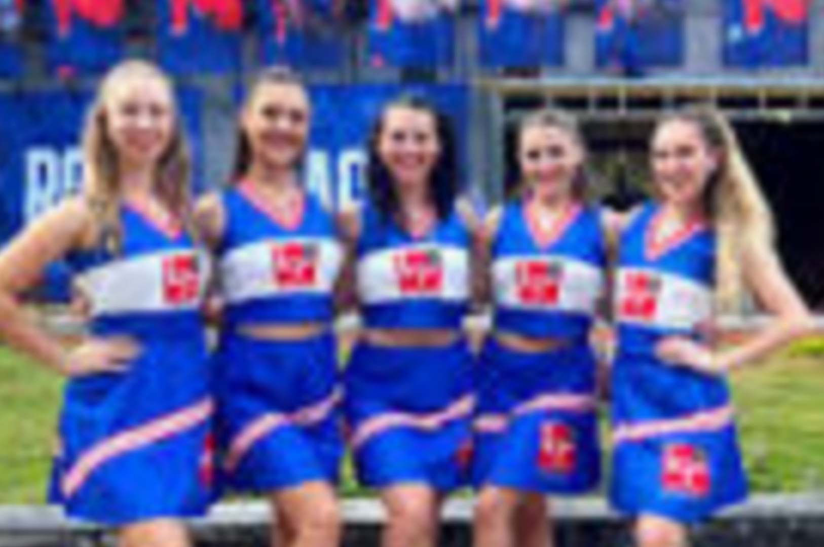 ഐപിഎൽ ലിൽ 20,000 രൂപയ്ക്ക് ചിയറായി ഈ ലേഡിസ്