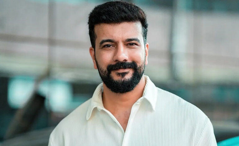 പാലക്കാട് രമേഷ് പിഷാരടിയെ മത്സരിപ്പിക്കുന്നതിൽ കോണ്‍ഗ്രസിൽ അതൃപ്തി