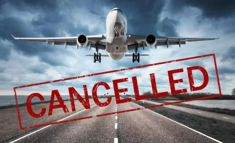 ഗൾഫ്‌മേഖലയിൽ 700 സർവീസുകൾ റദ്ദാക്കി: യുഎഇയിൽ 20,000-ത്തിലേറെ യാത്രക്കാർ വിമാനത്താവളങ്ങളിൽ കുടുങ്ങി