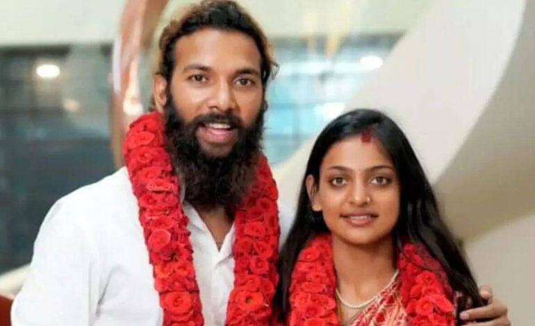 പൊലീസ് സംരക്ഷണം വേണം’; മുഖ്യമന്ത്രിയ്ക്കും കമ്മീഷണർക്കും പരാതി നൽകി കുംഭമേള വൈറല്‍ താരം