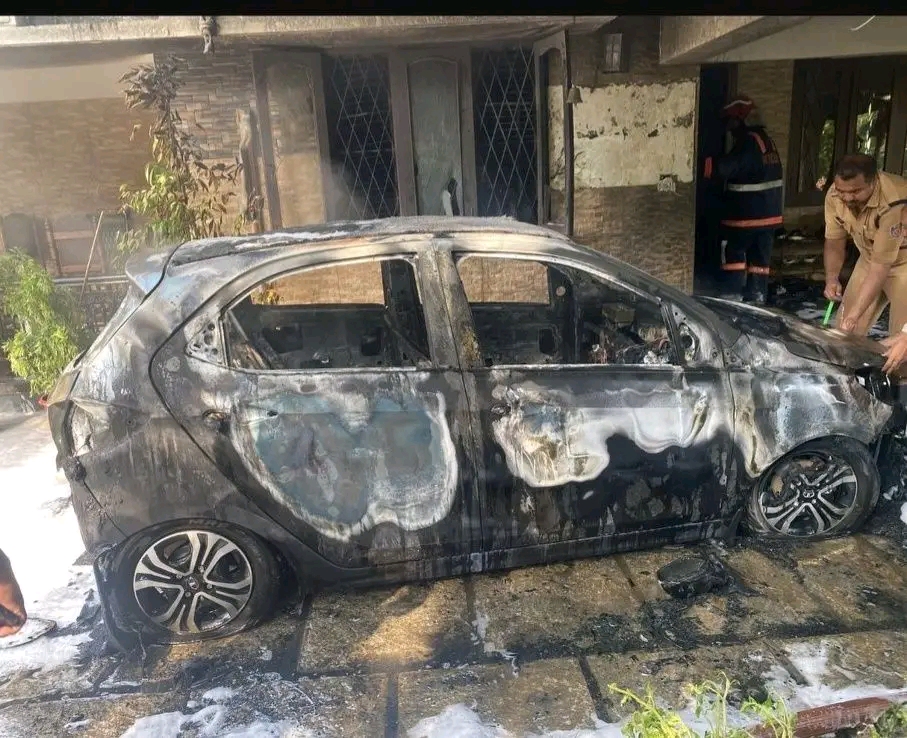 കോട്ടയത്ത്‌ ഡോക്ടറുടെ കാറിന് തീയിട്ട് മുൻ ജീവനക്കാരൻ