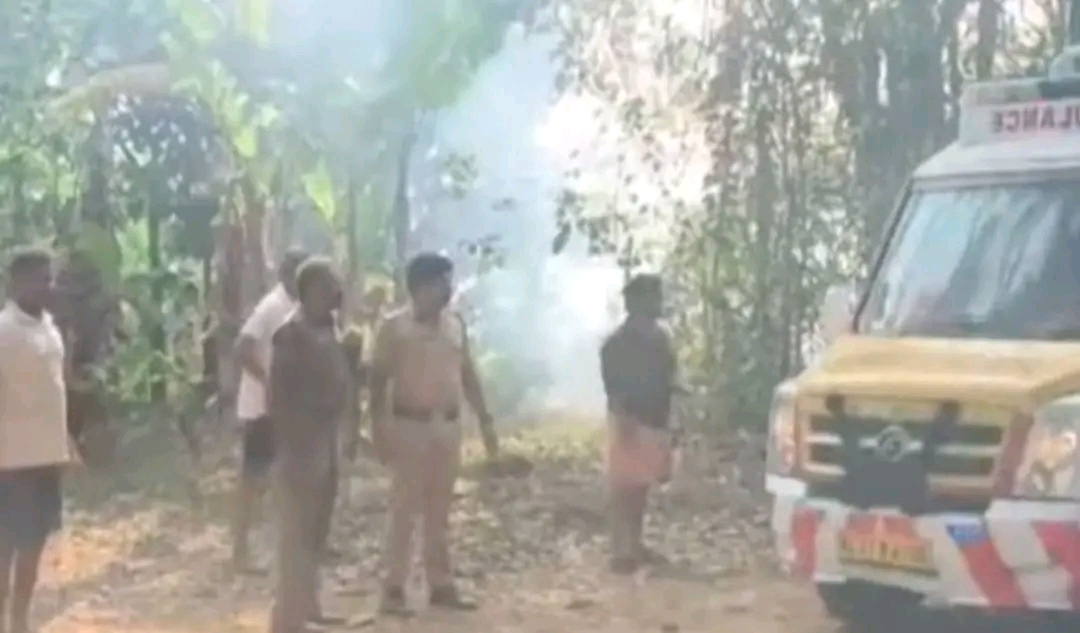തൃശൂരിൽ വെടിക്കെട്ട് പുരയിൽ സ്ഫോടനം 40-ലധികം പേർക്ക് പരിക്ക്