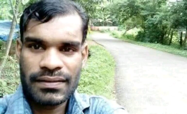 മുണ്ടത്തിക്കോട്  അപകടം  ഒരാൾ കൂടി മരിച്ചു പ്രവീൺ (45) ആണ് മരിച്ചത്