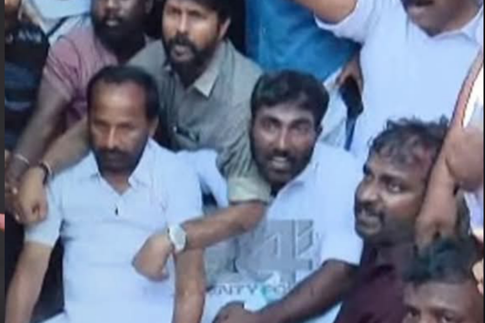 വാടാനപ്പള്ളി ബിജെപി കിറ്റ് വിവാദം: പ്രതിഷേധത്തിൽ സംഘർഷം, അറസ്റ്റ്