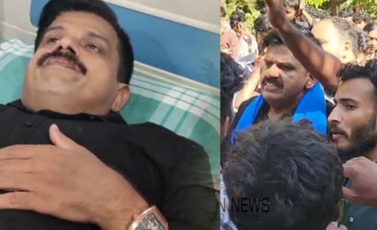 വോട്ട് ചോദിക്കാൻ എത്തി കാഞ്ഞങ്ങാട് നെഹ്റു കോളേജിൽ സന്ദീപ് വാര്യരെ ആക്രമിച്ചതായി പരാതിപിന്നിൽ എസ്എഫ്ഐ എന്ന് സന്ദീപ് വാര്യർ