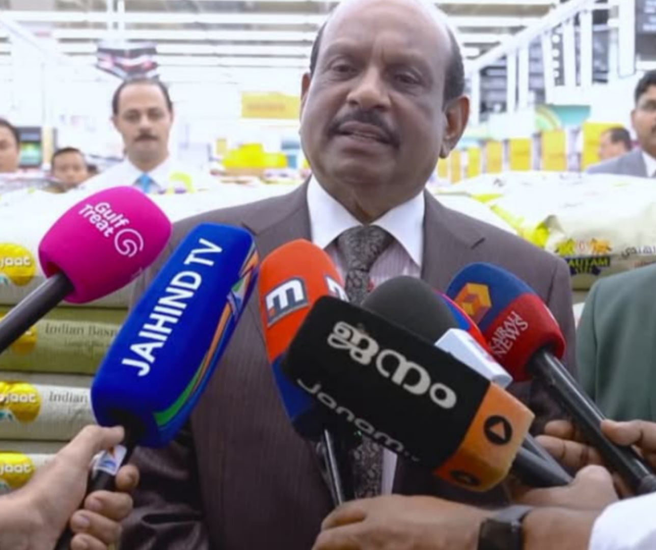 ലോൺ എടുത്തിട്ടായാലും ശമ്പളം കൊടുക്കുമെന്ന് യൂസഫലി; ‘ ലുലുവിൽ ശമ്പളം കുറയ്ക്കില്ല’