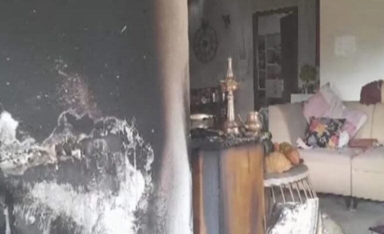 വിഷുക്കണിയിൽ നിന്ന് തീ പിടിച്ചു, തിരുവനന്തപുരത്ത് വീട് ഭാഗീകമായി കത്തി നശിച്ചു; പുക ശ്വസിച്ച് മൂന്നു ആശുപത്രിയിൽ