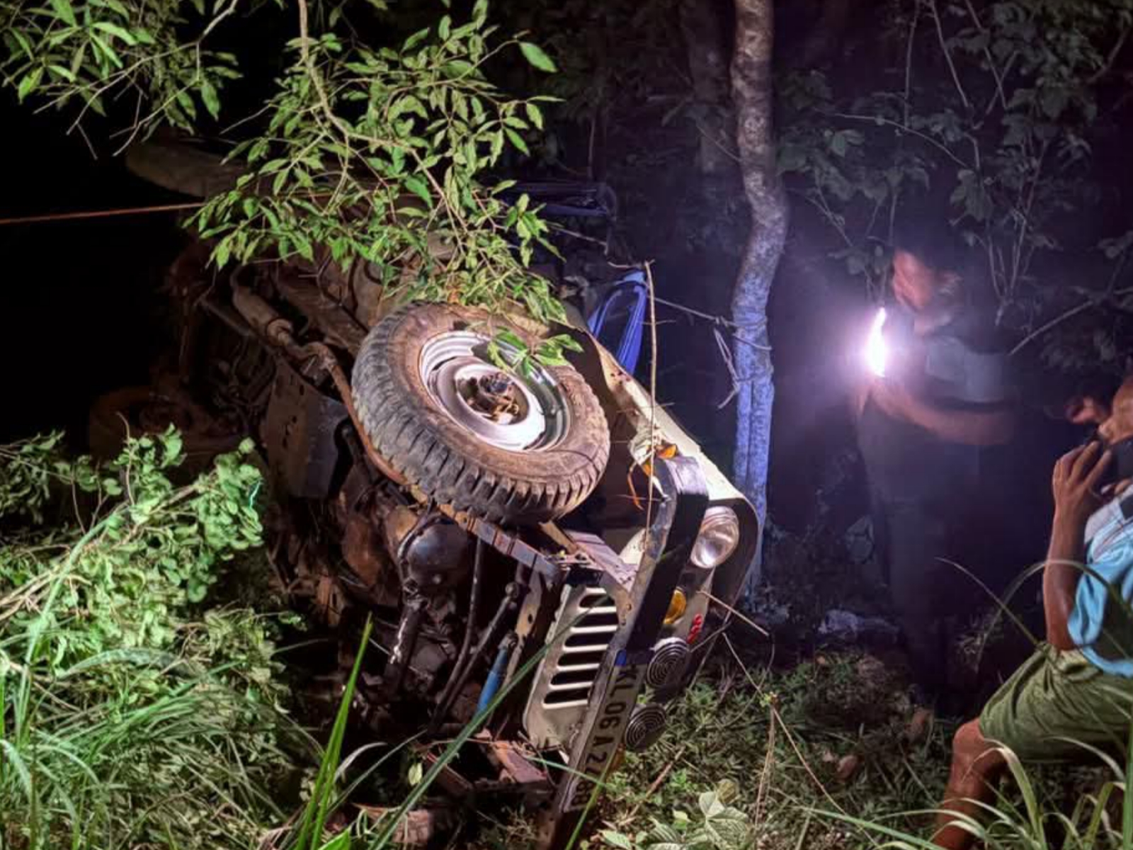 ഇടുക്കിയിൽ ജീപ്പ് മറിഞ്ഞ് രണ്ടുപേർ മരിച്ചു: മൂന്നുപേർ ഗുരുതരാവസ്ഥയിൽ