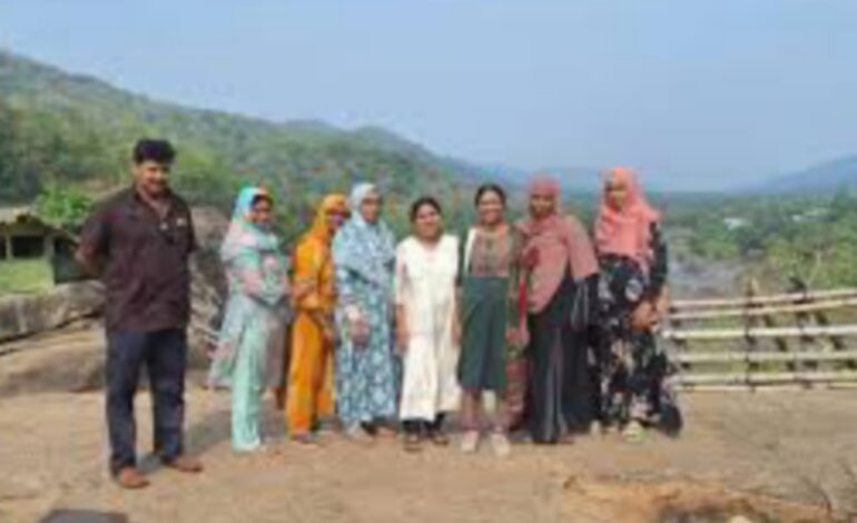 വാൽപ്പാറ ദുരന്തത്തിന് ശേഷം പാങ്ങ് സ്കൂൾ വീണ്ടും ഉയിർത്തെഴുന്നേൽക്കുന്നുപുതിയ അധ്യാപകർ വിദ്യാലയമുറ്റത്തെത്തി, കണ്ണീരൊടെ സ്വീകരിച്ച് നാട്ടുകാർ..!