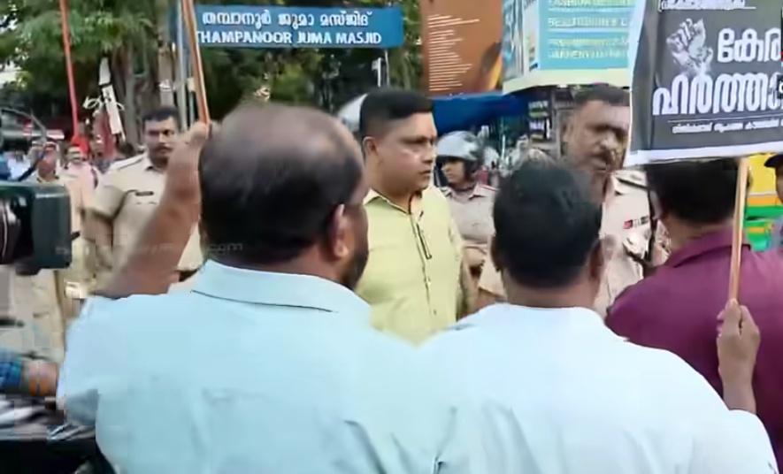 ഹർത്താൽ ശക്തം:വാഹനങ്ങൾ തടയുന്നു