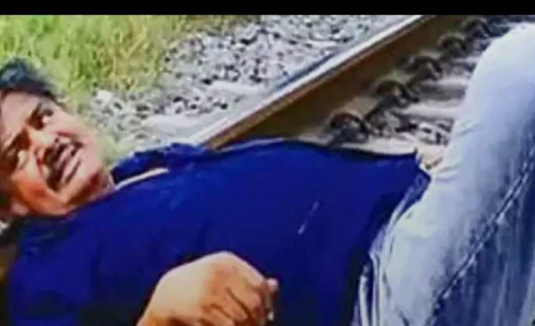 റെയിൽവേ ട്രാക്കിൽ തലവെച്ച് കിടന്നു; നടൻ മൻസൂർ അലി ഖാനെതിരെ കേസ്​