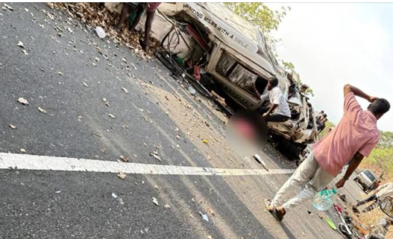 വാൽപ്പാറയിൽ ടൂറിസ്റ്റ് ട്രാവലർ അപകടത്തിൽപെട്ടു 6മരണം