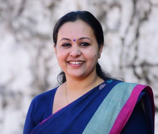 വോട്ടിങ് മെഷിനില്‍ വീണാ ജോര്‍ജിന്‍റെ ചിത്രത്തിന് മാത്രം തെളിച്ചം: പരാതിയുമായി കോൺഗ്രസ്