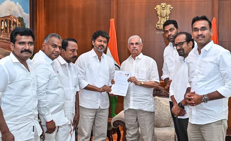 ഇതാണ് നീക്കമെങ്കിൽ 108 എംഎൽഎമാരും രാജിവെയ്ക്കും:തമിഴ്നാടിനെ ഞെട്ടിക്കുന്ന തീരുമാനവുമായി വിജയ്