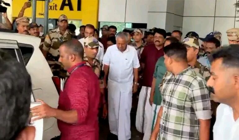 കനത്ത പരാജയത്തിന് പിന്നാലെ പിണറായി എത്തിസുരക്ഷാ വാഹനവ്യൂഹമില്ലാതെ ക്ലിഫ് ഹൗസിലേക്ക്