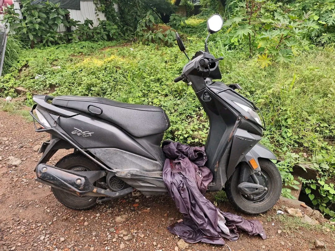 തൃശ്ശൂരിൽ ലോറി ക്കടിയിലേക്ക് വീണ് യുവതിക്ക് ദാരുണാന്ത്യം