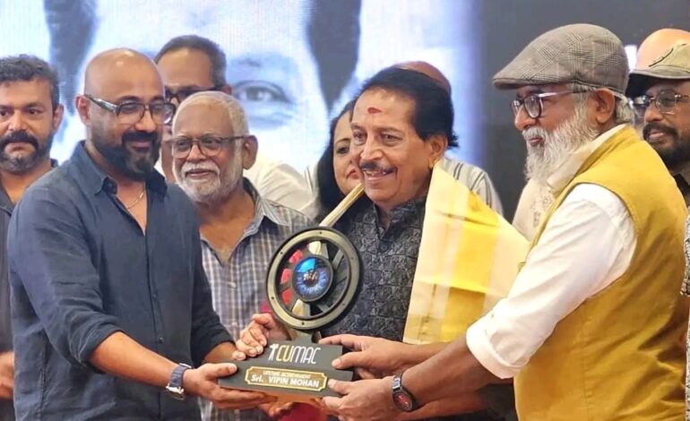 നാടോടിക്കാറ്റ് മുതൽ സന്ദേശം വരെ:വിപിൻ മോഹന് സമഗ്ര സംഭാവന പുരസ്‌കാരം