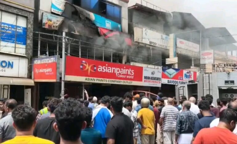 രാമനാട്ടുക്കരയിൽ പെയിന്റ് കടയിൽ തീപിടിത്തം