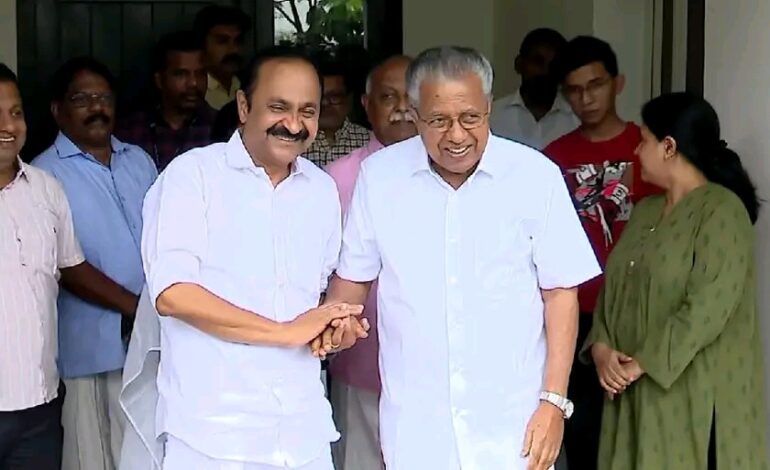നിയുക്ത മുഖ്യമന്ത്രി വി.ഡി. സതീശൻപിണറായി വിജയനെ സന്ദർശിച്ചു