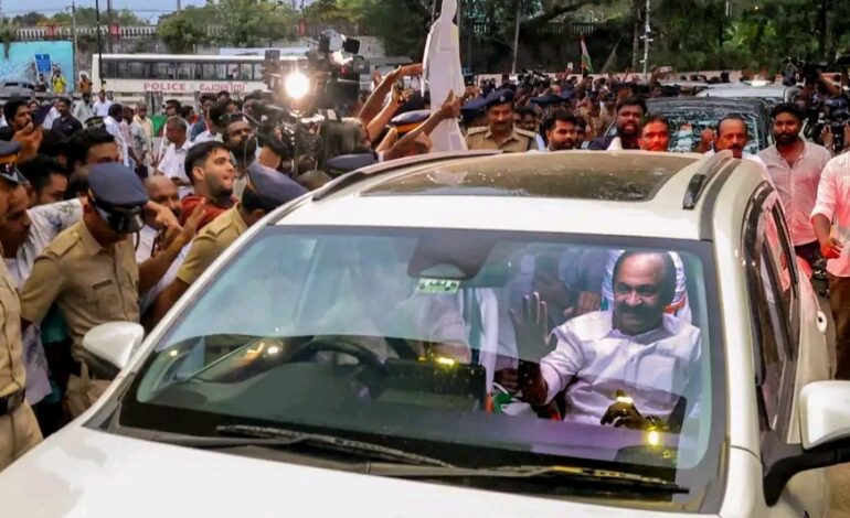 വി.എൻ. വാസവന്റെ ഇന്നോവ ഇനി മുഖ്യമന്ത്രി വി.ഡി. സതീശന്റെ ഔദ്യോഗിക വാഹനം