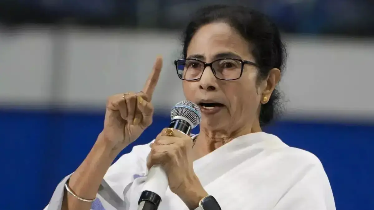 രാജി നൽകിയില്ലെങ്കിൽ മമതയെ ഗവർണർ പുറത്താക്കും:നടകീയ രംഗങ്ങളുമായി ബംഗാൾ