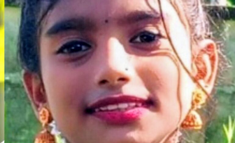 ഷാൾ കഴുത്തിൽ കുരുങ്ങി എട്ടാം ക്ലാസ് വിദ്യാർത്ഥിനി മരിച്ചു; ദുരൂഹത ആരോപിച്ച് നാട്ടുകാർ