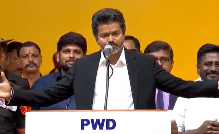 വിജയ്  തമിഴ്നാട് മുഖ്യമന്ത്രിയായി സത്യപ്രതിജ്‌ഞ ചെയ്ത് അധികാരമേറ്റു