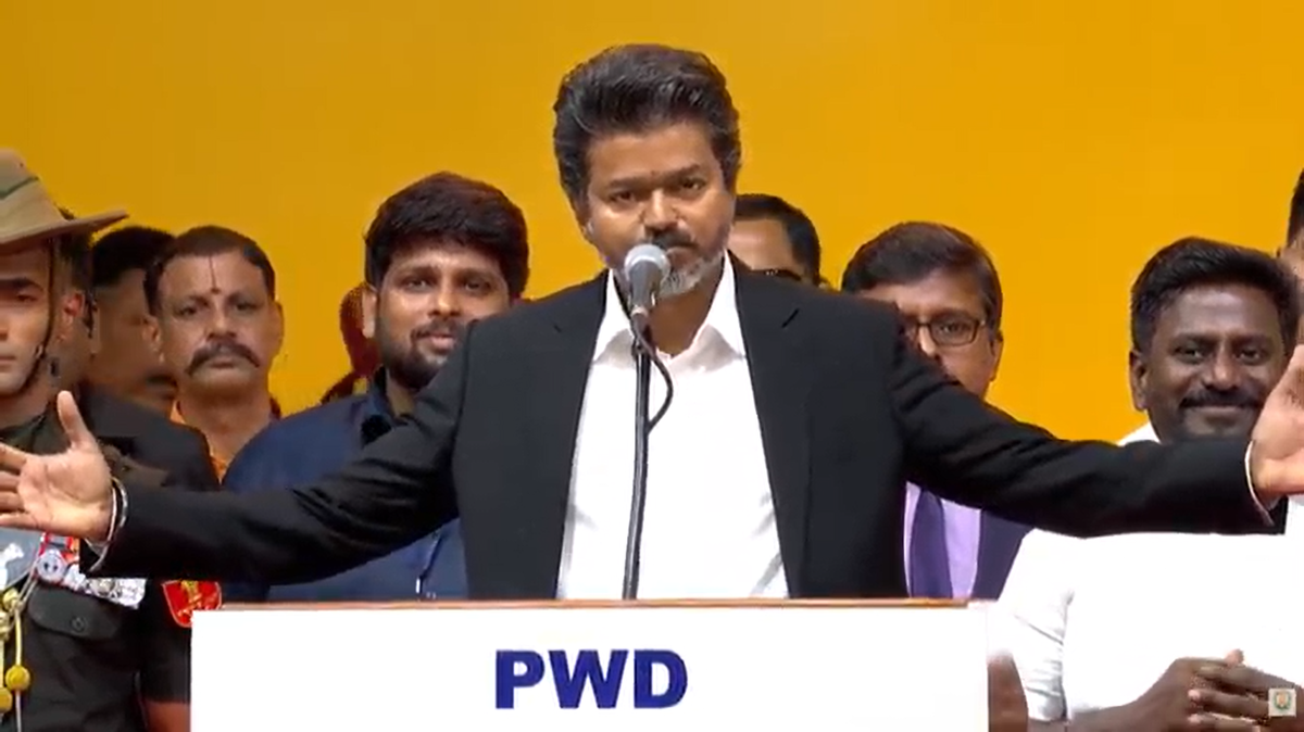 വിജയ്  തമിഴ്നാട് മുഖ്യമന്ത്രിയായി സത്യപ്രതിജ്‌ഞ ചെയ്ത് അധികാരമേറ്റു