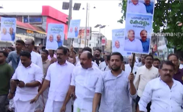 കോൺഗ്രസിൽ VD തരംഗം:സംസ്ഥാനമൊട്ടാകെ പ്രകടനങ്ങൾ: തെരുവിലിറങ്ങി പ്രവർത്തകർ
