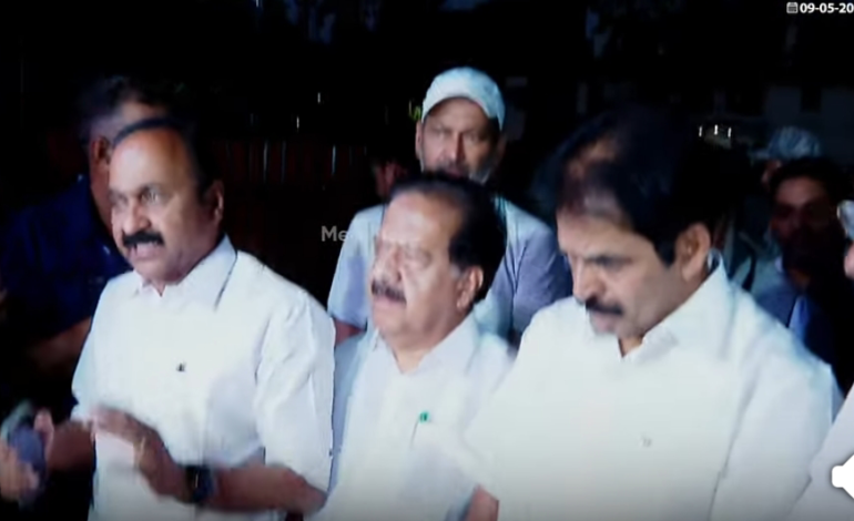 ‘ജനങ്ങളെ വേദനിപ്പിക്കുന്ന പ്രകടനങ്ങൾ നിർത്തണം: ഞങ്ങൾക്ക് വേണ്ടി വെച്ച ഫ്ലക്സുകൾ ഇന്ന് തന്നെ മാറ്റണം:വി.ഡി സതീശൻഡീറ്റെയിൽസ്