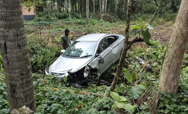 ശബരിമല ദർശനം കഴിഞ്ഞ് മടങ്ങിയ വാഹനം അപകടത്തിൽപ്പെട്ടു