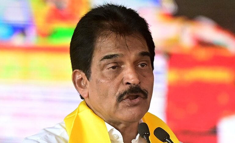 പാർട്ടിയാണ് വലുത്, സ്ഥാനമാനങ്ങളല്ല:മുഖ്യമന്ത്രി സ്ഥാനം ലഭിക്കാത്തതിനു പിന്നാലെ കെ സി വേണുഗോപാലിന്റെ വൈകാരിക പ്രതികരണം