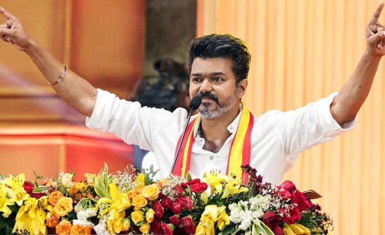 മോദിയുടെ ജാതകത്തോട് സാമ്യം :തമിഴ്നാട് മുഖ്യമന്ത്രിയിൽ നിന്ന് പ്രധാനമന്ത്രിയിലേക്ക്; ജോസഫ് വിജയ്‌ക്ക് വൻ രാഷ്ട്രീയ ഭാവിയെന്ന് ജ്യോത്സ്യ പ്രവചനം