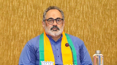 “100 കോൺഗ്രസ് എംഎൽഎമാരെ നേർവഴിക്ക് നയിക്കാൻ എൻഡിഎയുടെ 3 എംഎൽഎമാർ മതി”: രാജീവ് ചന്ദ്രശേഖർ