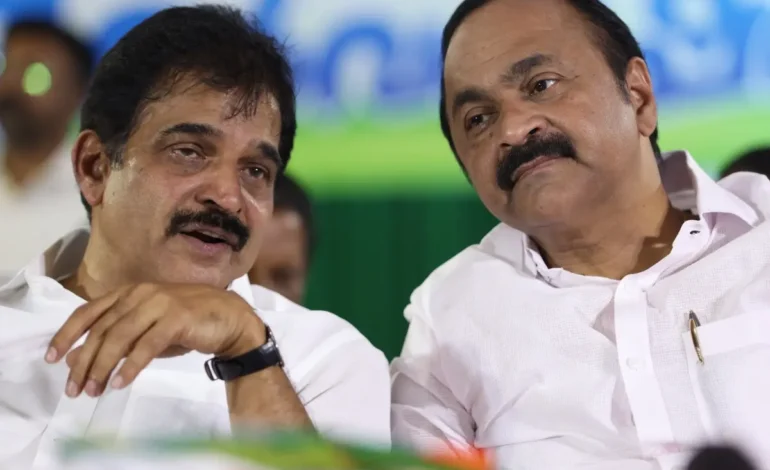 മുഖ്യമന്ത്രി പദവി വി.ഡി. സതീശന് എന്ന് സൂചന:കെ.സി.വേണുഗോപാലിനോട് സ്വയം പിൻവാങ്ങുവാൻ ഹൈക്കമാൻഡ് ആവശ്യപ്പെട്ടതായി റിപ്പോർട്ടുകൾ
